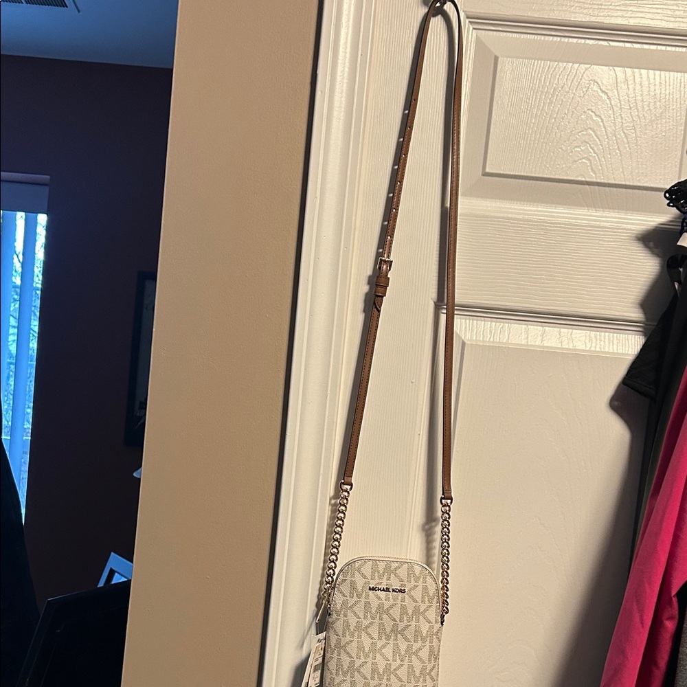 Michael Kors Cream MK Logo Crossbody Phone Pouch with Gold Chain - Picture 2 of 6